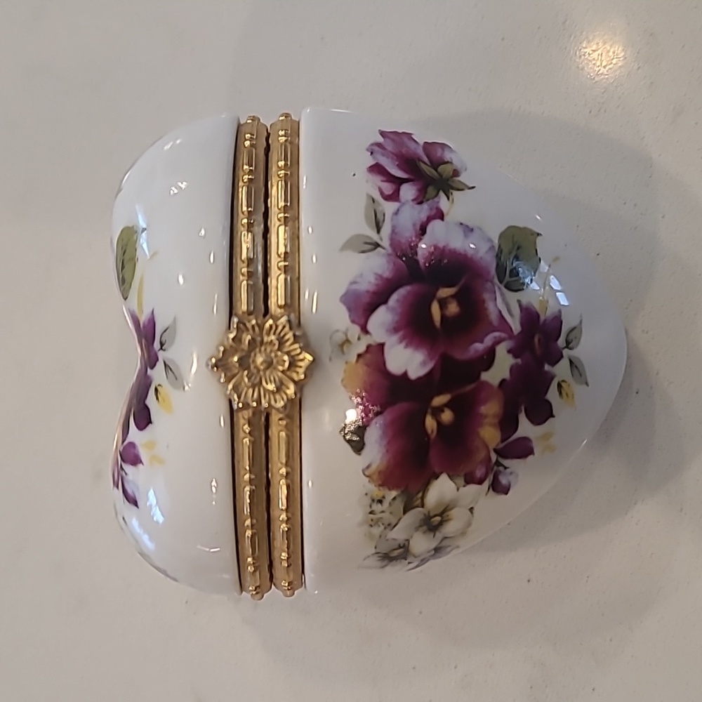 Beautiful Vintage Pansy Trinket Dish